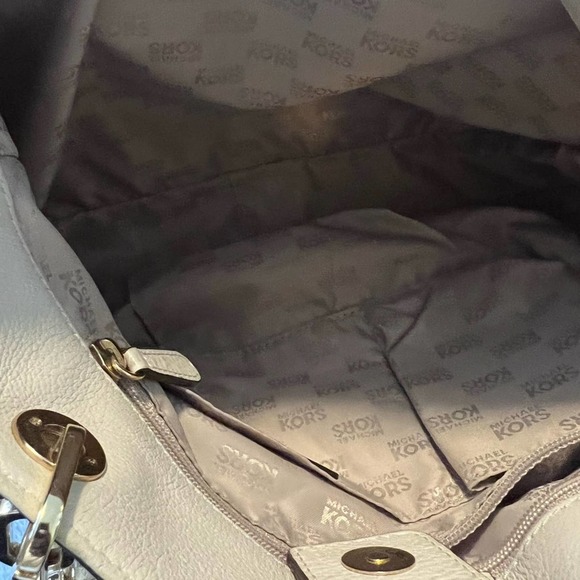 Michael Kors Handbag - Picture 7 of 9